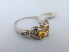 Load image into Gallery viewer, Yellow &amp; Silver Tone Costume Ring (size 11)
